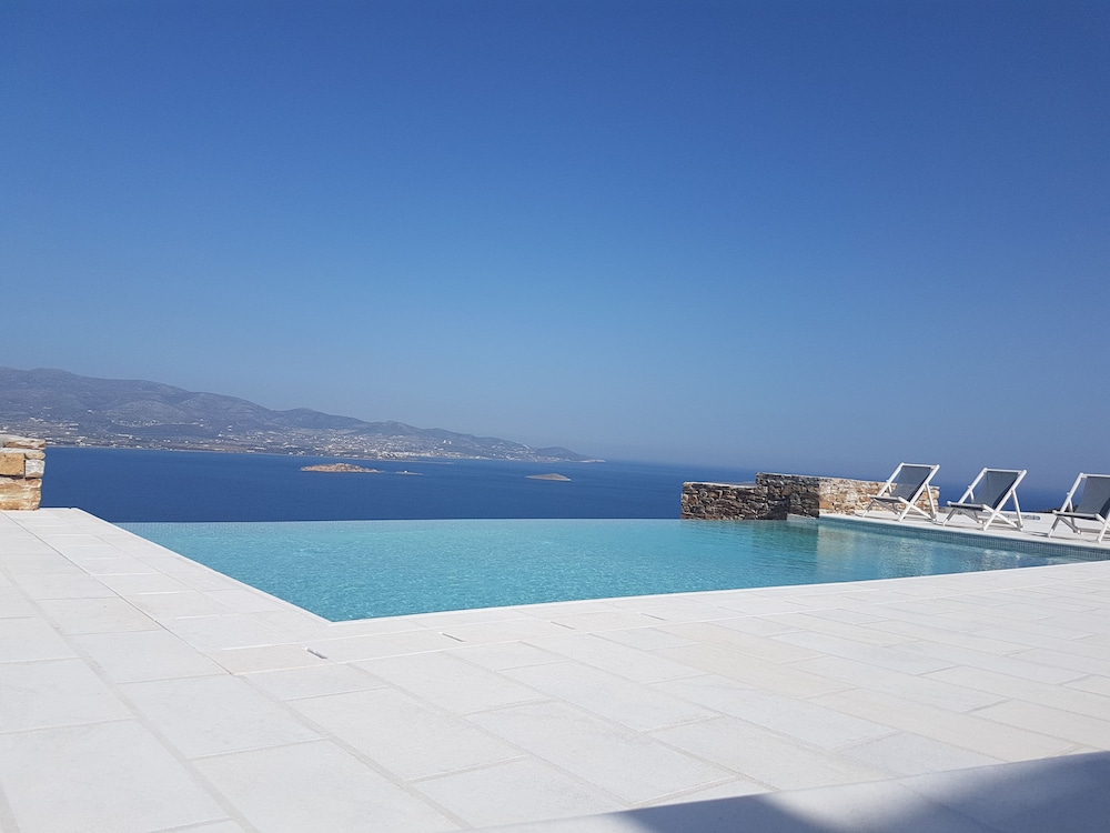 

Milano - Isola di Antiparos - Villa Artemis