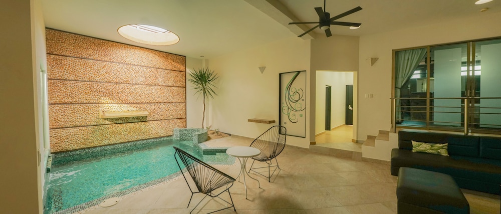 

Bologna - Playa del Carmen - Casa Kaoba Hotel & Suites