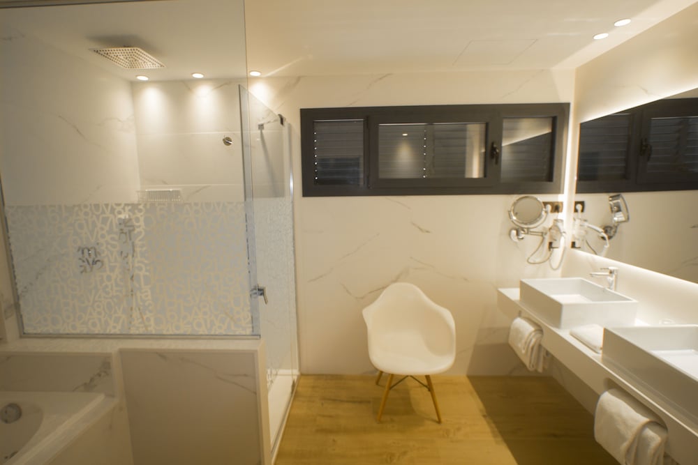 

Catania - Creixell - Hotel Brisamar Suites