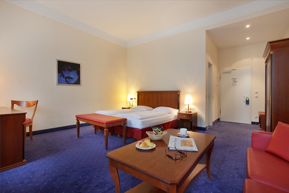 

Trieste - Berlin-Tegel - acom-Hotel Berlin Kurfürstendamm