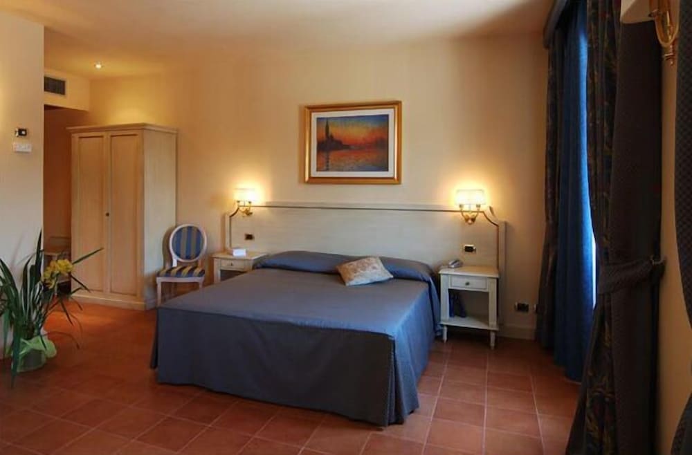 

Milano - Mostacciano - Hotel Quadrifoglio Roma Eur