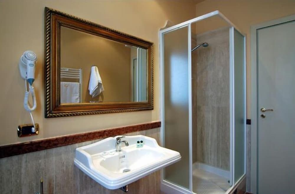 

Catania - Mostacciano - Hotel Quadrifoglio Roma Eur