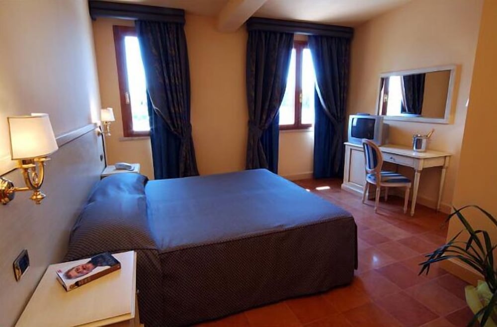 

Cagliari - Mostacciano - Hotel Quadrifoglio Roma Eur