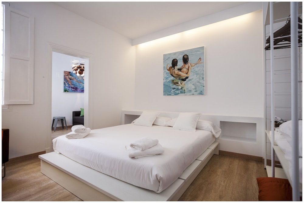 

Bologna - Cala`n Forcat - Cheap & Chic Hotel