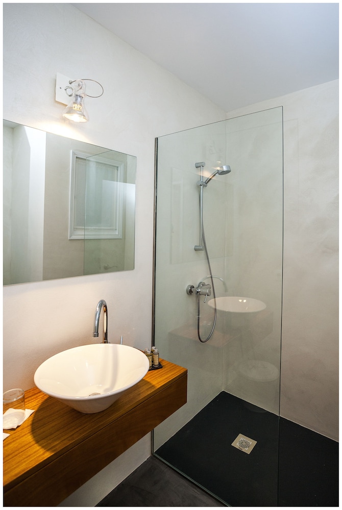

Napoli - Minorca, Isole Baleari - Cheap & Chic Hotel