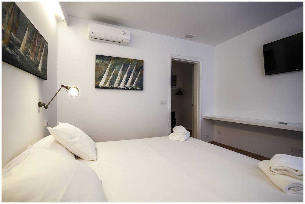 

Torino - Cala en Blanes - Cheap & Chic Hotel