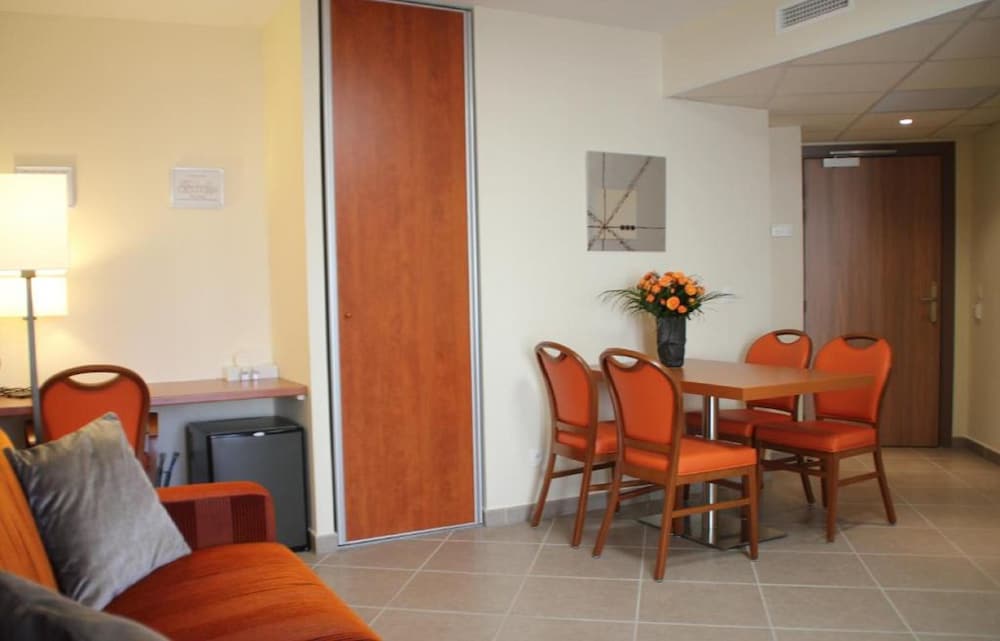 

Roma - Gémenos - The Originals Boutique, Hotel l'Occitan, Aubagne