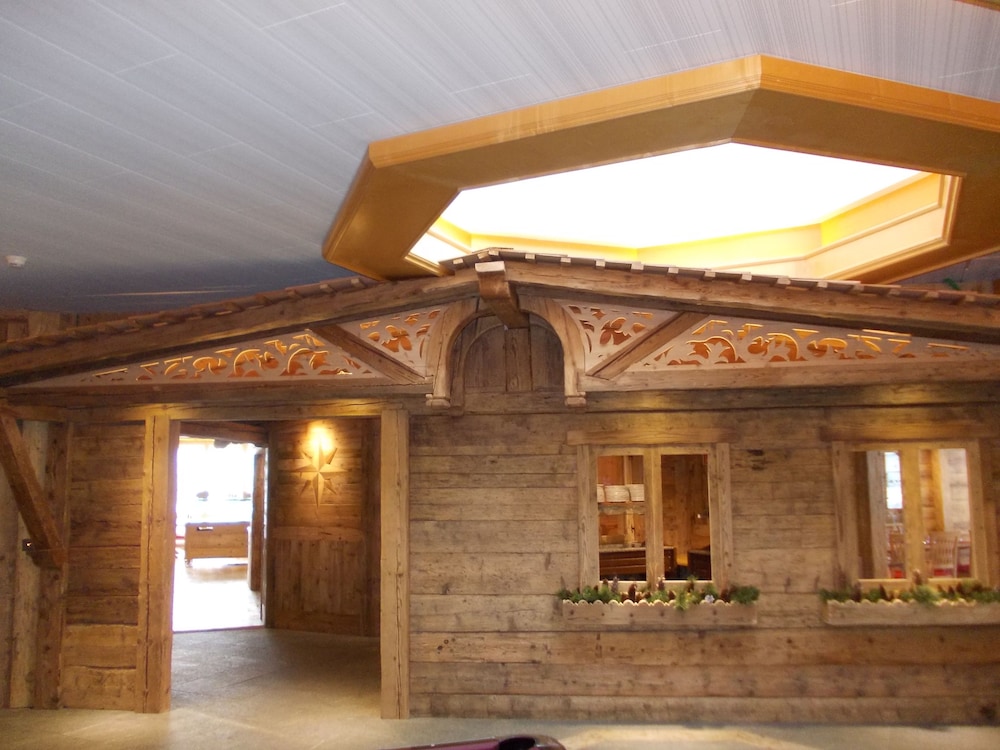 

Cagliari - Leysin - Alpine Classic Hotel