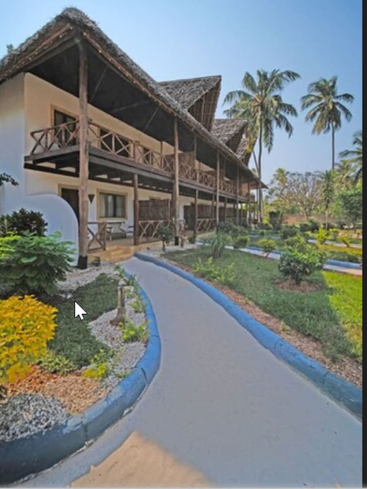 

Bologna - Kiwengwa - Pongwe Bay Resort