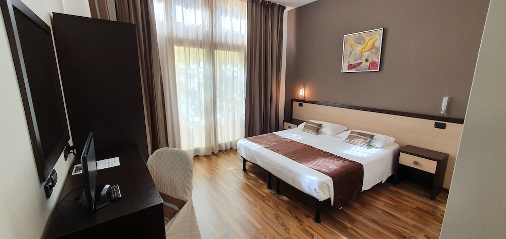 

Brindisi - Lucca - Hotel Carignano