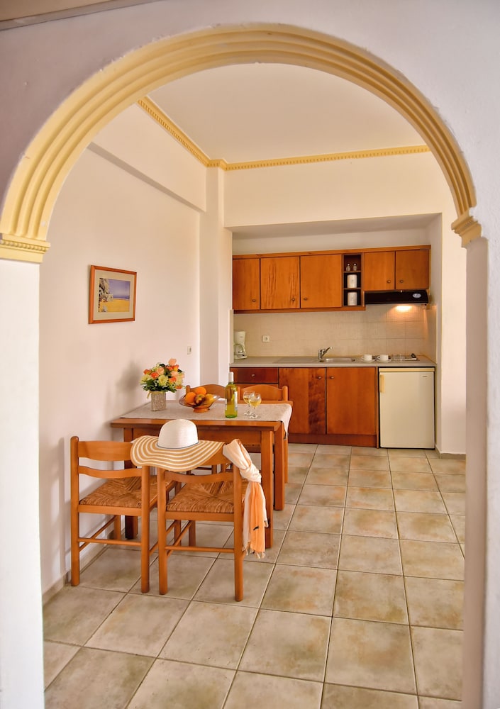 

Bologna - Hersonissos - Aspri Petra Apartments