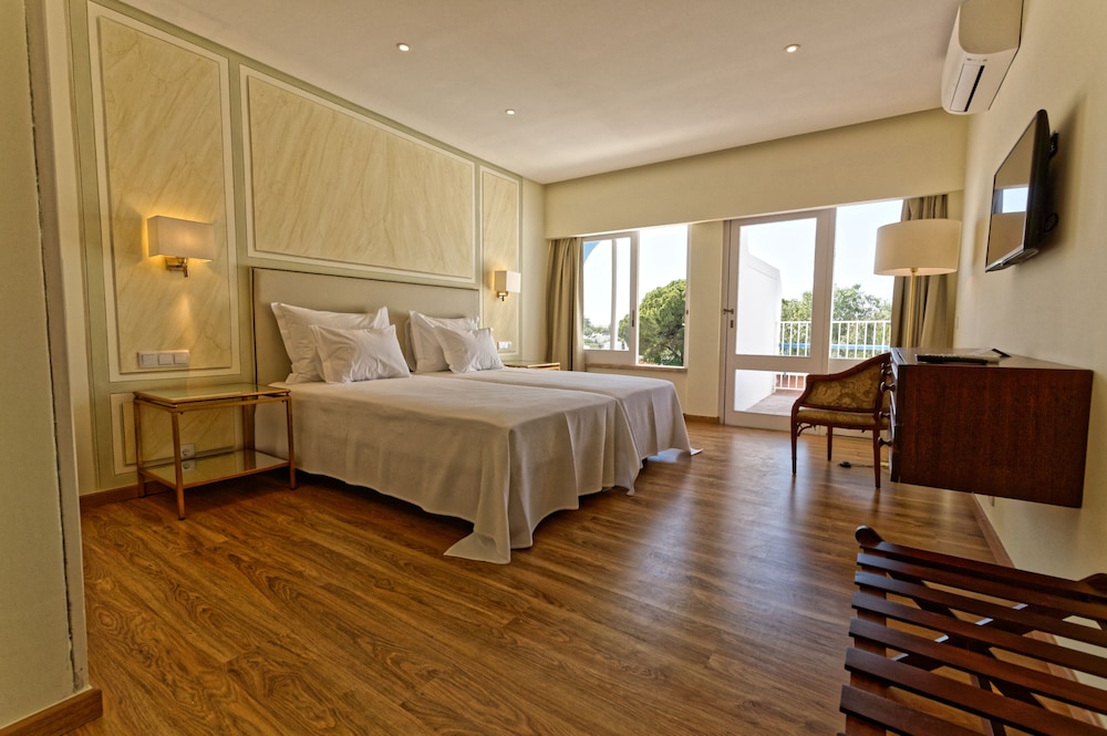 

Bologna - Carvoeiro - Carvoeiro Garden Hotel