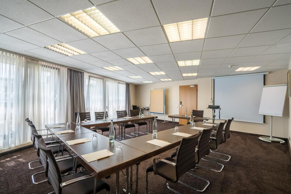 

Napoli - Stoccarda - DOBLERGREEN Hotel Stuttgart-Gerlingen