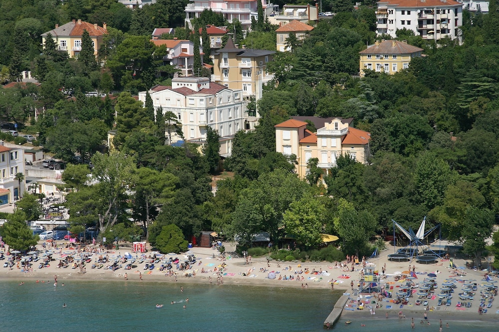 

Torino - Dramalj - Hotel Vila Ružica- glavna zgrada i depandanse
