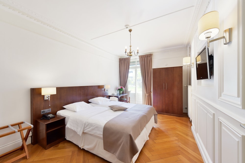 

Roma - Montreux - J5 Hotels Helvetie & La Brasserie