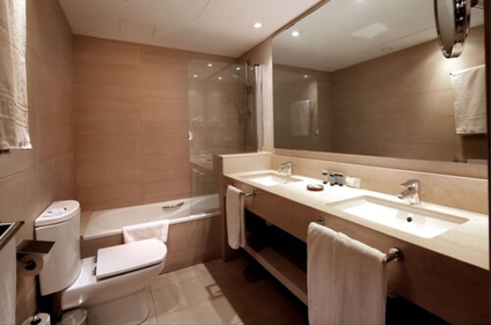 

Trieste - Aeroporto di Barcellona - El Prat de Llobregat - Hotel Condado