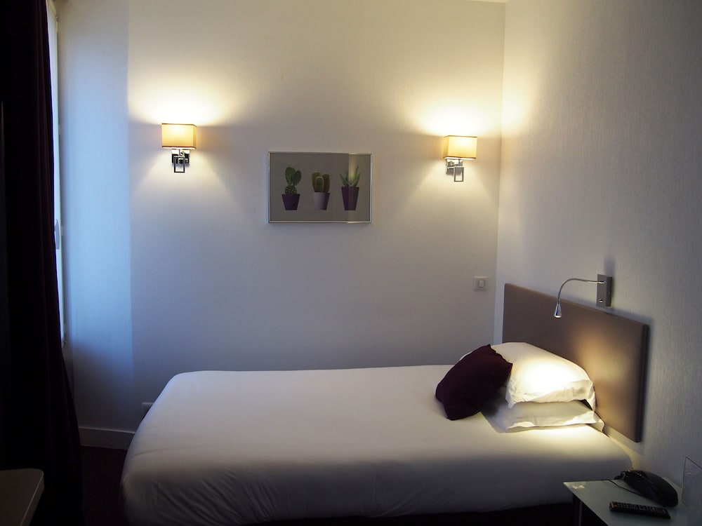 

Pisa - Issy-les-Moulineaux - Porte de Versailles Hotel