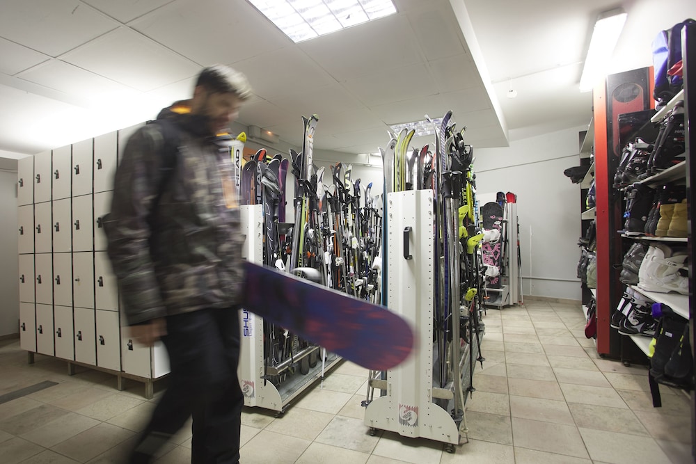 

Bologna - Sant Pere - Ski Plaza Hotel & Wellness