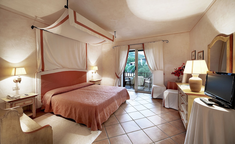 

Bari - Baja Sardinia - Colonna Park Hotel