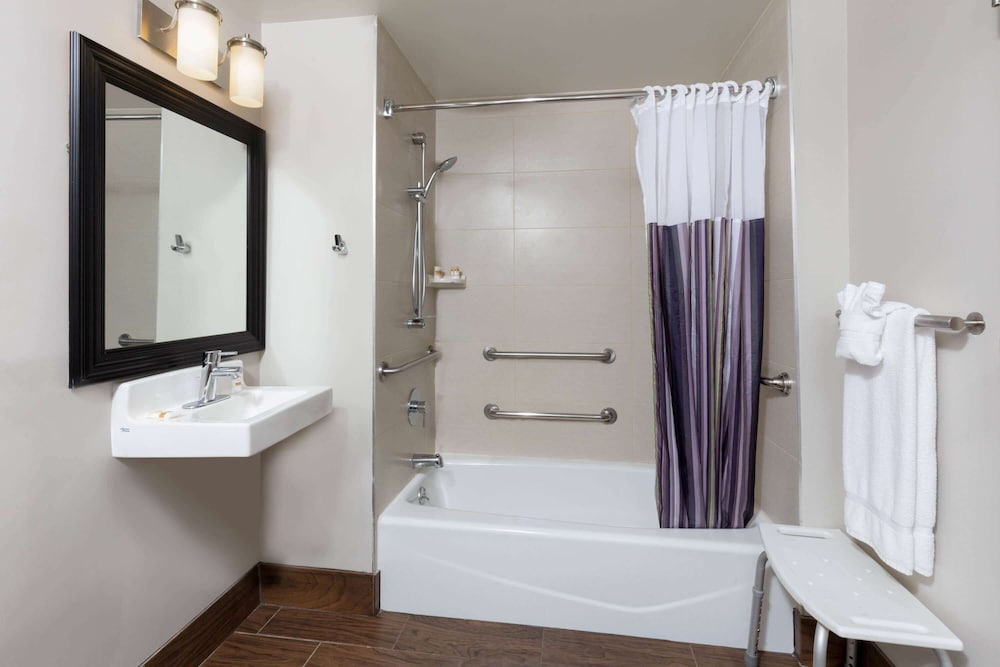 

Bologna - Long Island City - La Quinta By Wyndham New York City Central Park