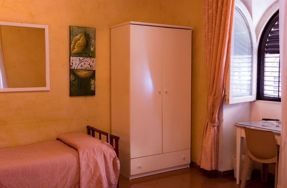 

Bari - Mondello - Hotel Joli