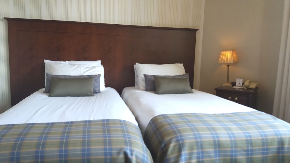 

Roma - Perth - Salutation Hotel