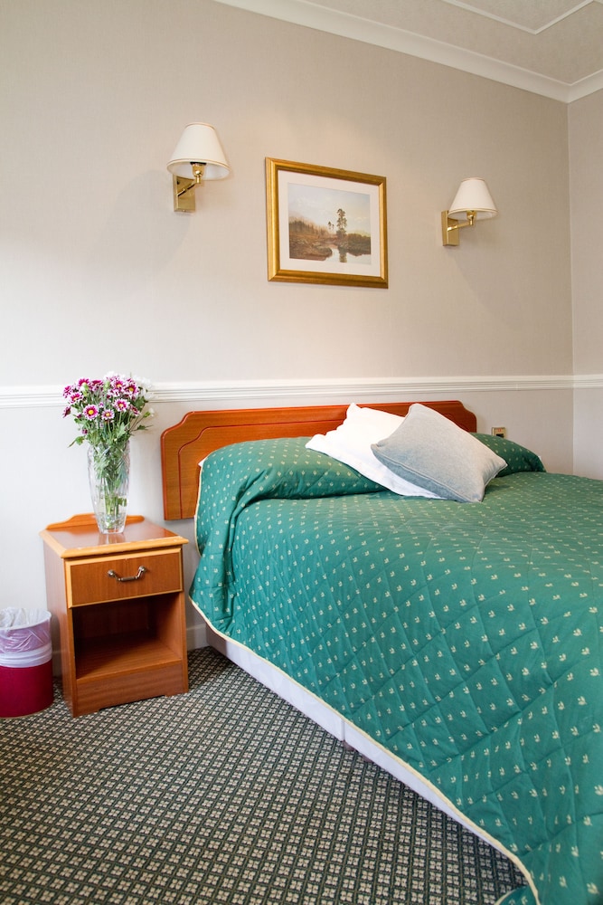 

Roma - Perth - Salutation Hotel