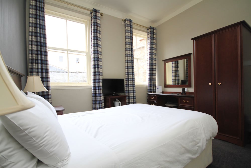 

Bari - Perth - Salutation Hotel