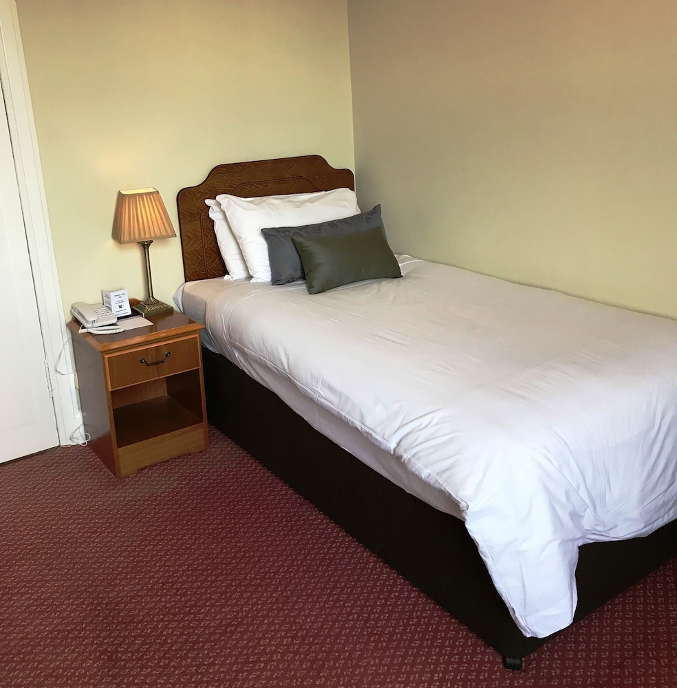 

Roma - Perth - Salutation Hotel