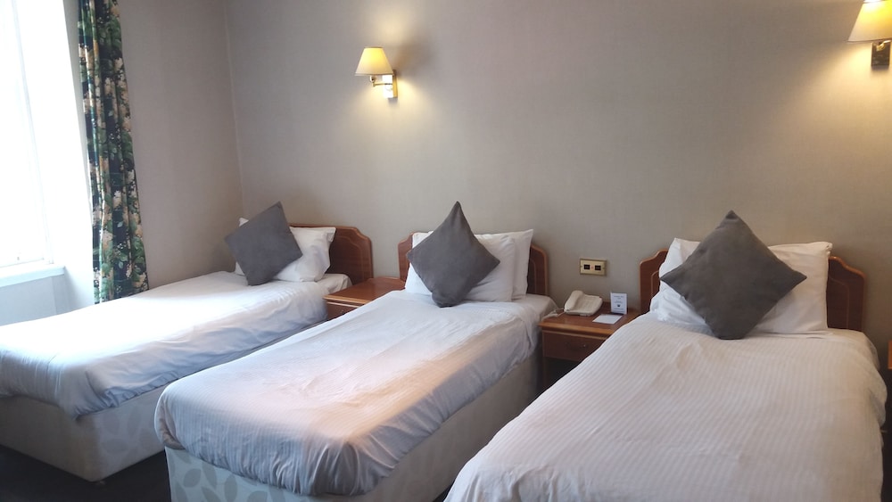 

Venezia - Perth - Salutation Hotel
