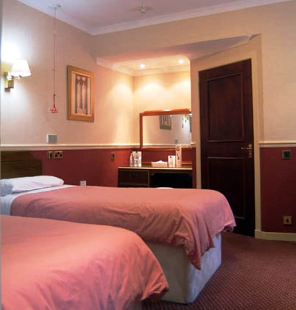 

Bologna - Perth - Salutation Hotel