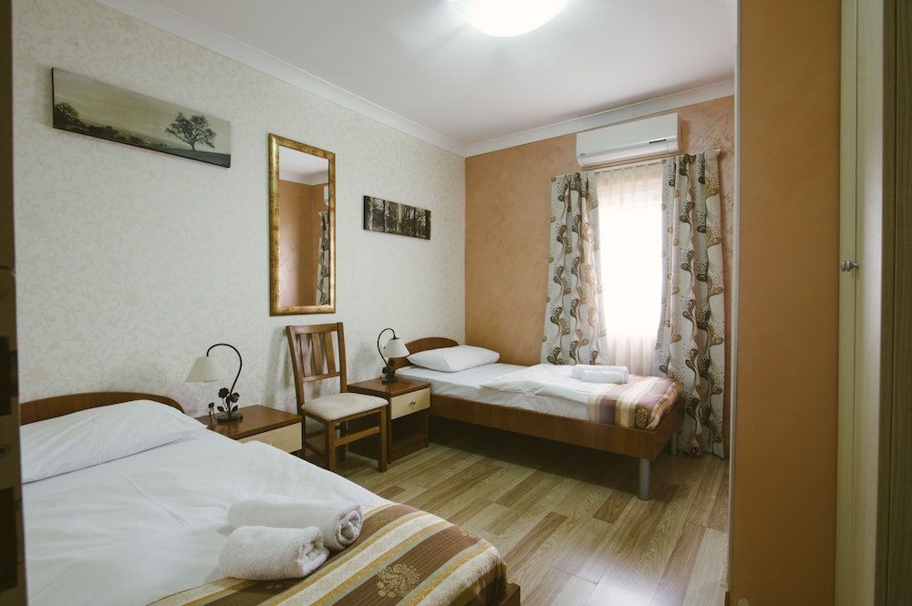 

Roma - Čapljina - Hotel Flowers