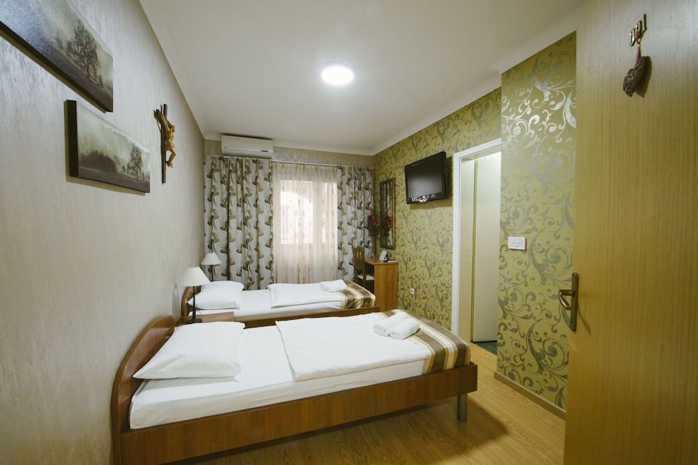

Napoli - Međugorje - Hotel Flowers