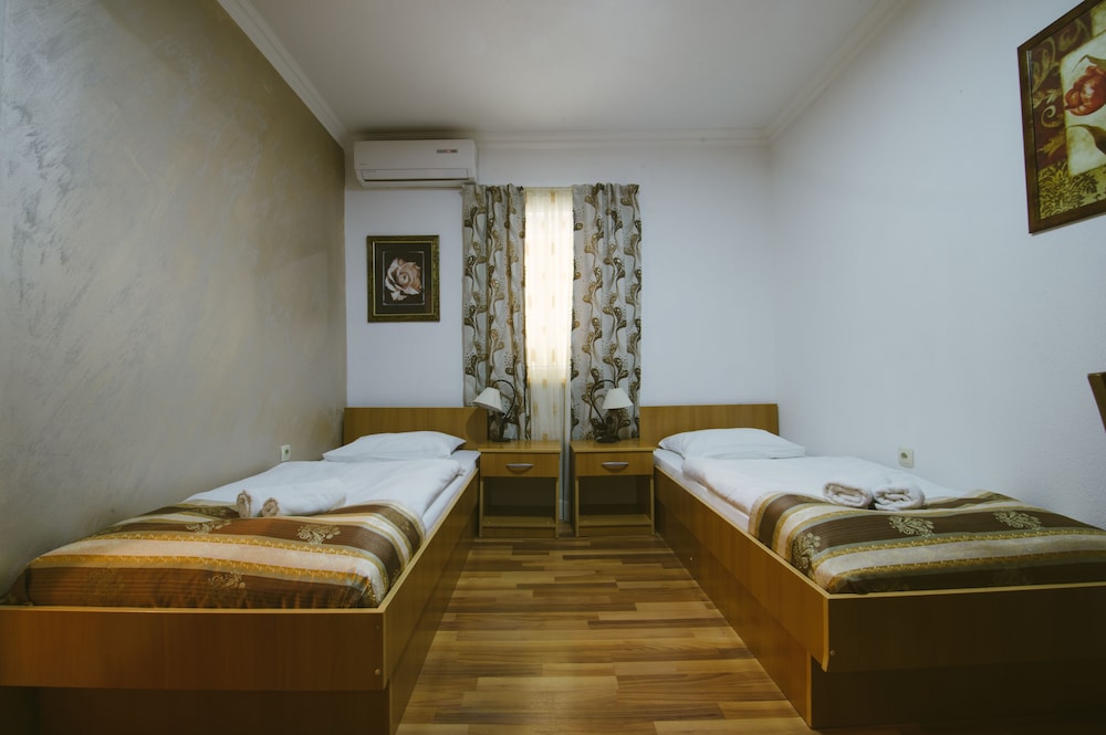 

Roma - Čapljina - Hotel Flowers