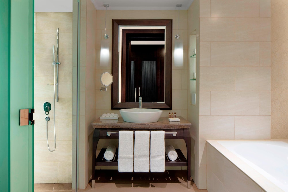 

Roma - Ajman - Sheraton Sharjah Beach Resort and Spa