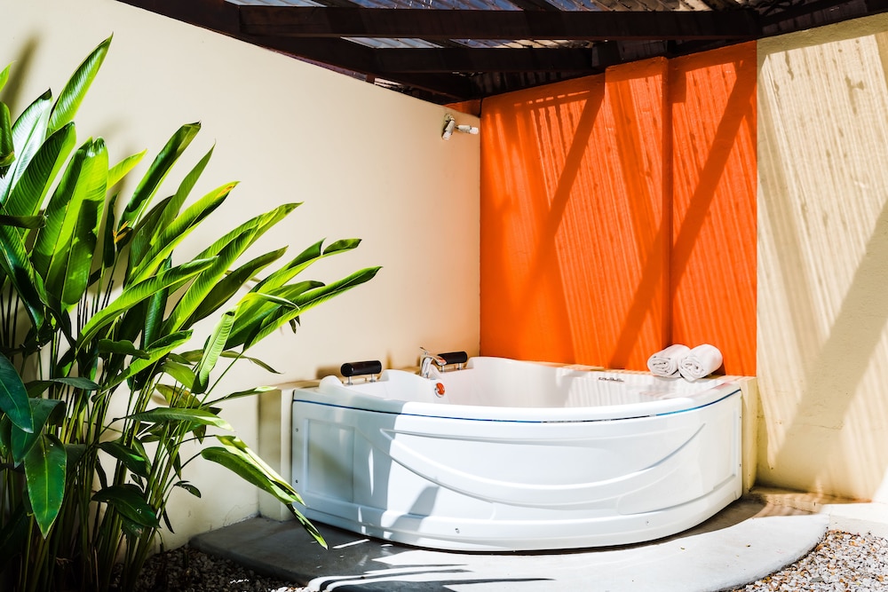 

Bologna - Playa Flamingo - Bahia del Sol Beach Front Boutique Hotel