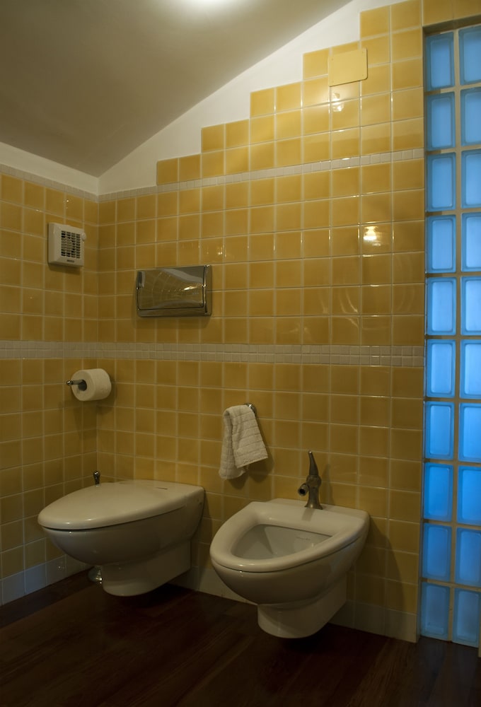 

Bologna - Cetara - Residence Zelzar