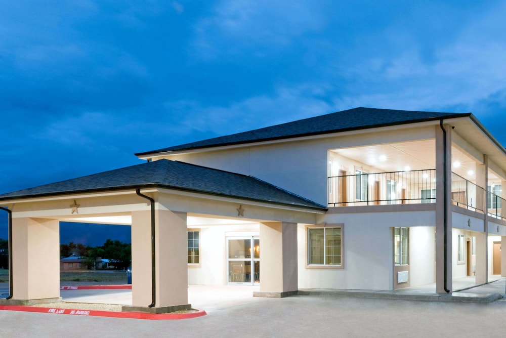 

Milano - Colorado City - Super 8 By Wyndham Colorado City