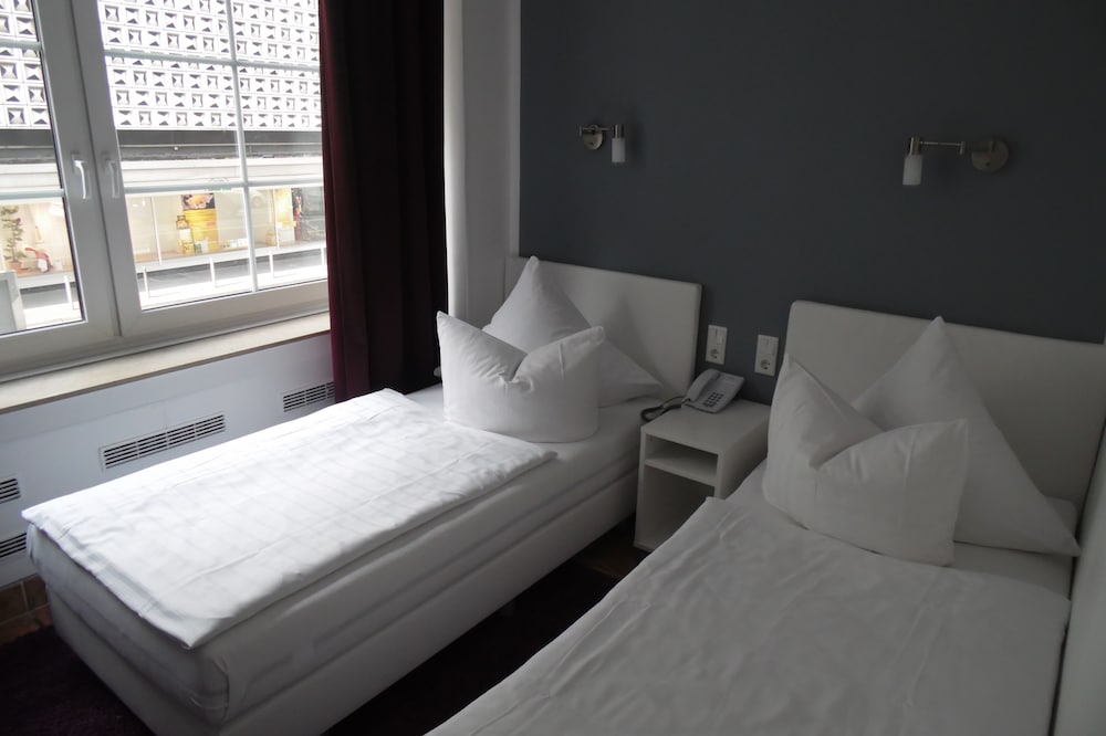 

Milano - Neuss - Rheinmetropole Hotel