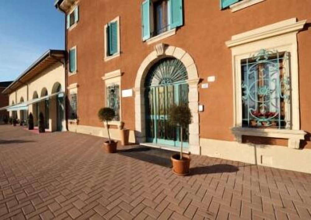 

Lamezia Terme - Villafranca di Verona - Corte Castelletto