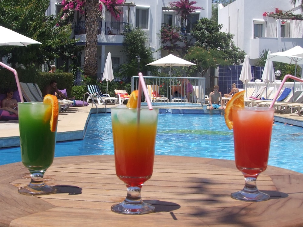 

Bologna - Gumbet - Serhan Hotel