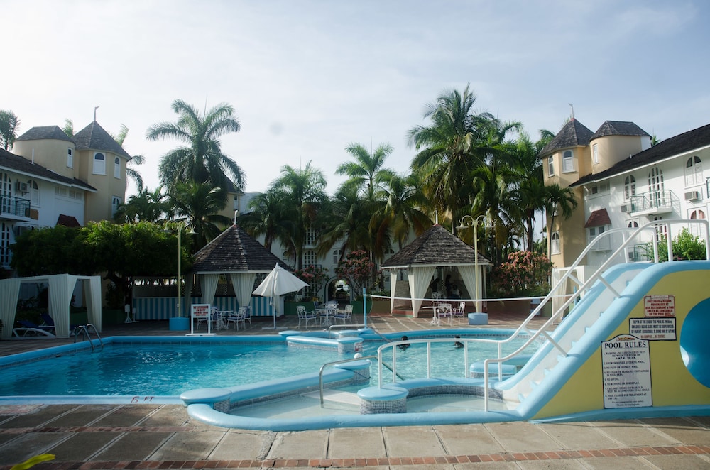 

Catania - Ocho Rios - Beach Castles Studio