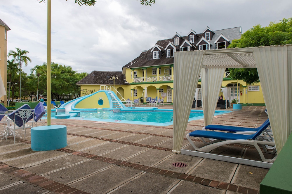 

Bologna - Ocho Rios - Beach Castles Studio