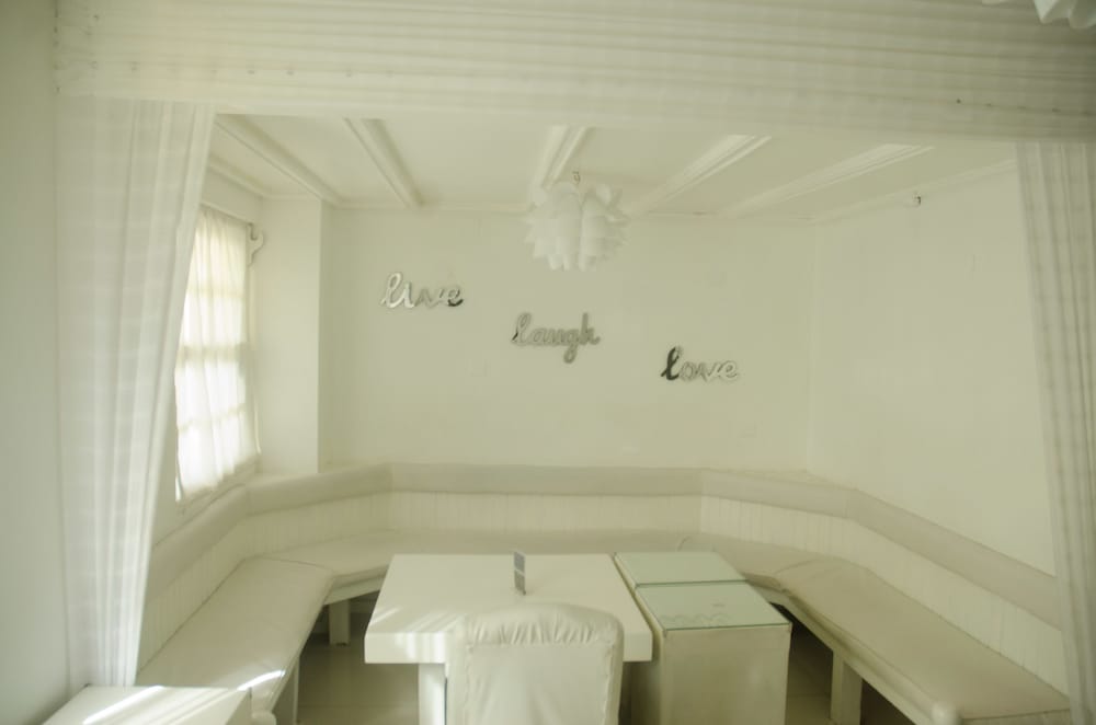 

Roma - Ocho Rios - Beach Castles Studio
