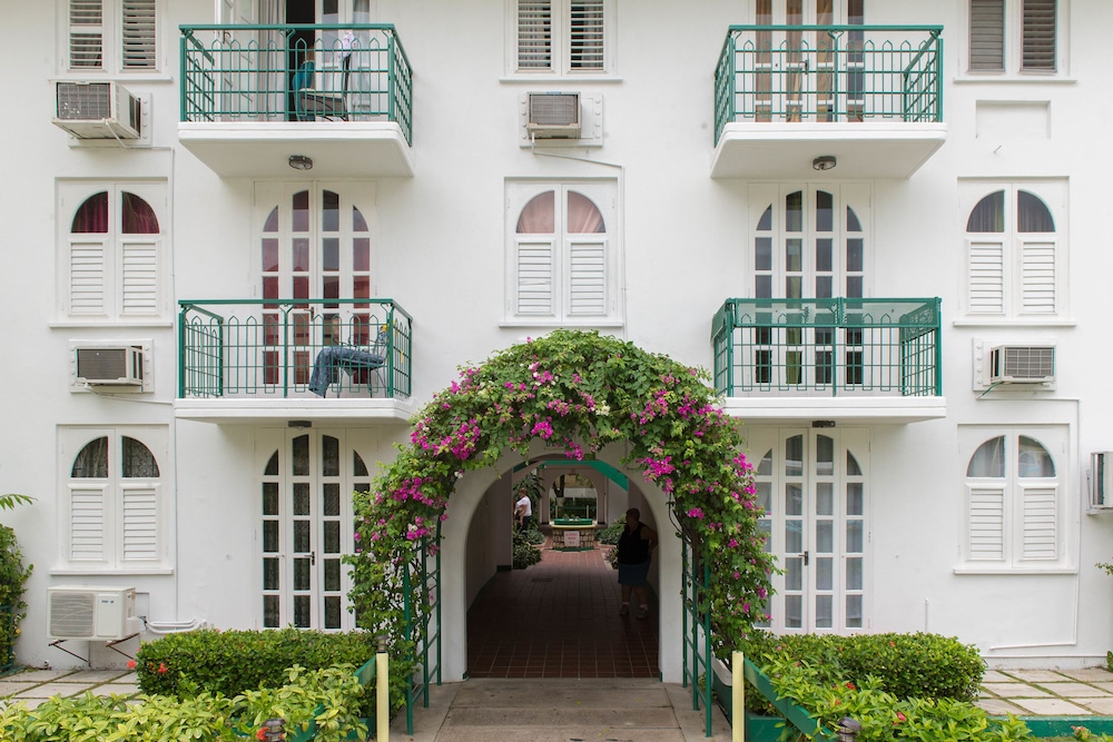 

Verona - Ocho Rios - Beach Castles Studio