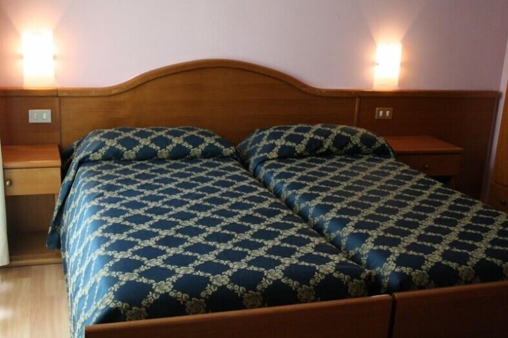 

Catania - Dro - Athos Hotel