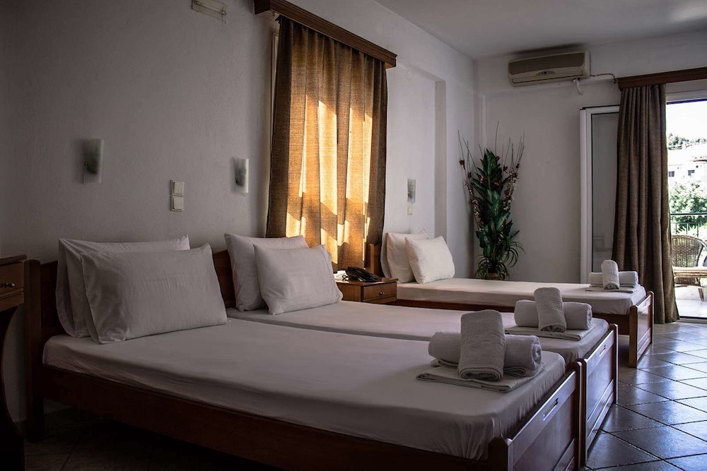 

Napoli - Kassandra-Hanioti - Ilios Hotel