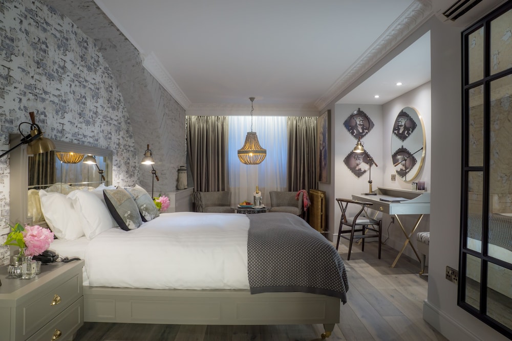 

Roma - Cork - Oriel House Hotel