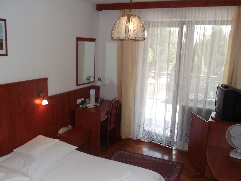 

Pisa - Budaörs - HELIOS Hotel Apartments