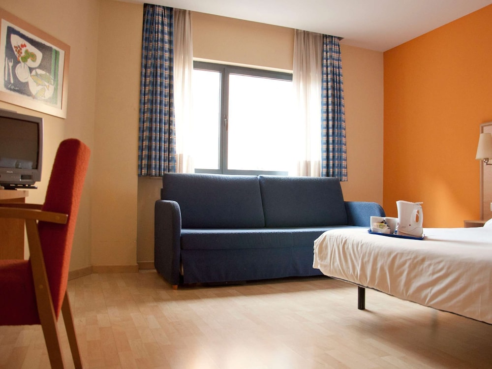 

Pisa - Esplugues de Llobregat - Hotel Travelodge Barcelona Fira
